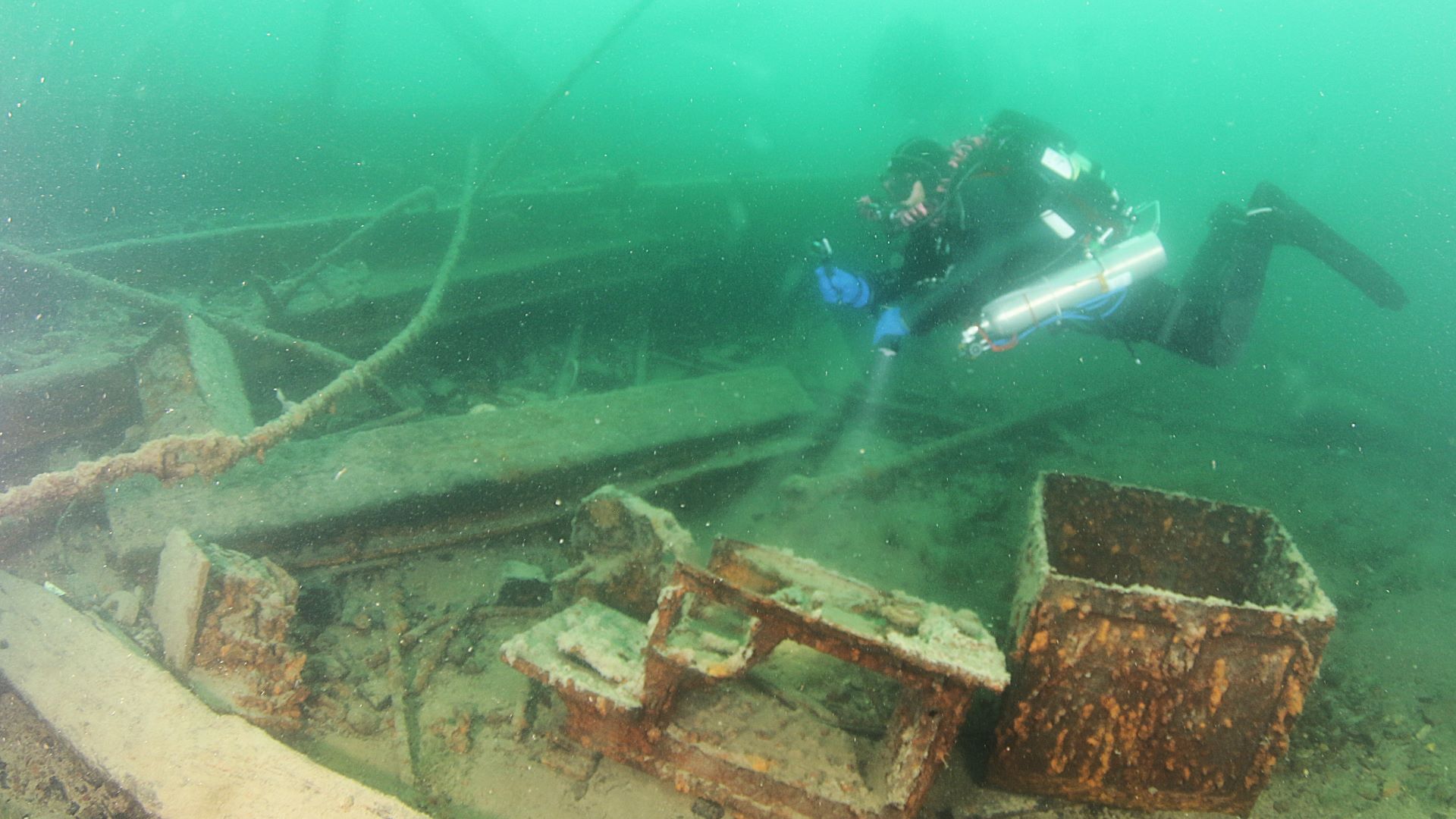 Confident diver in trim moving toward a Great Lakes wreck