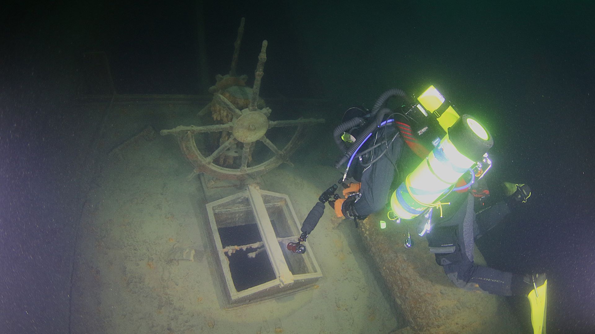 Descending toward a wreck