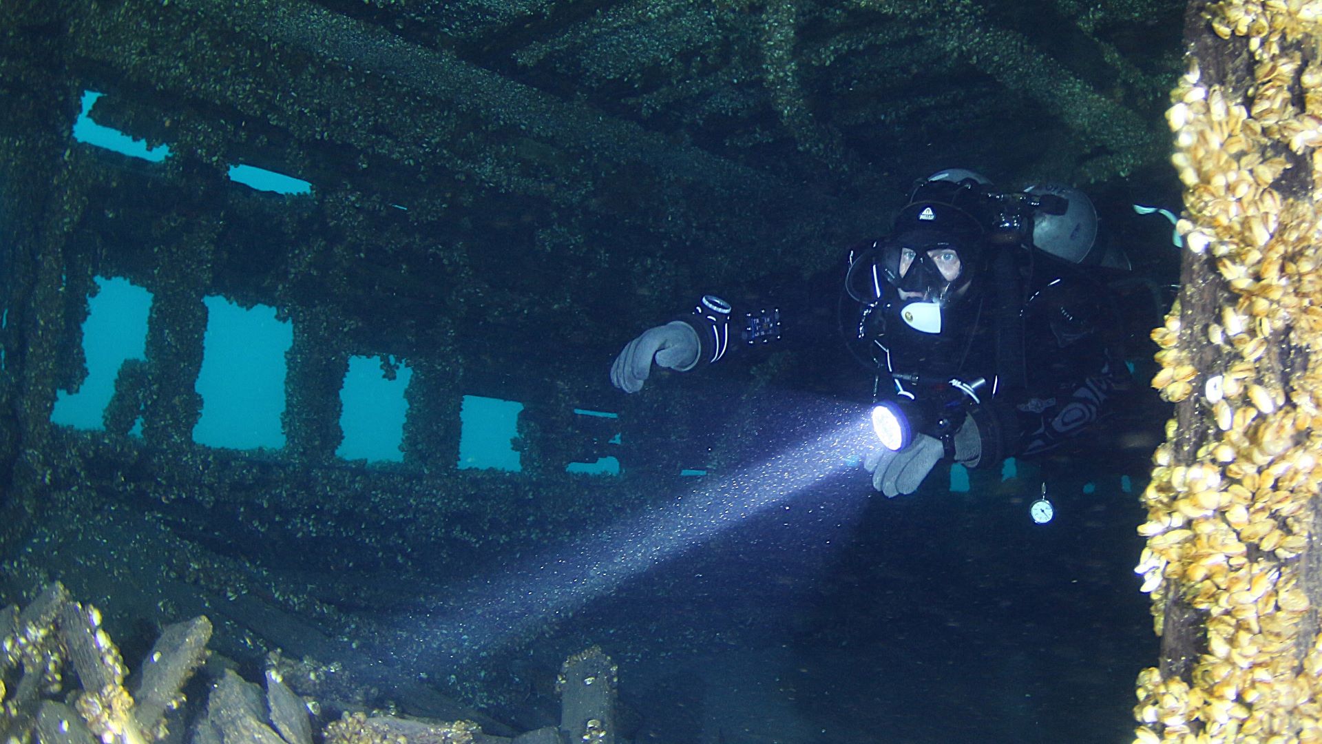 Great Lakes diver seeing the wreck fully appear