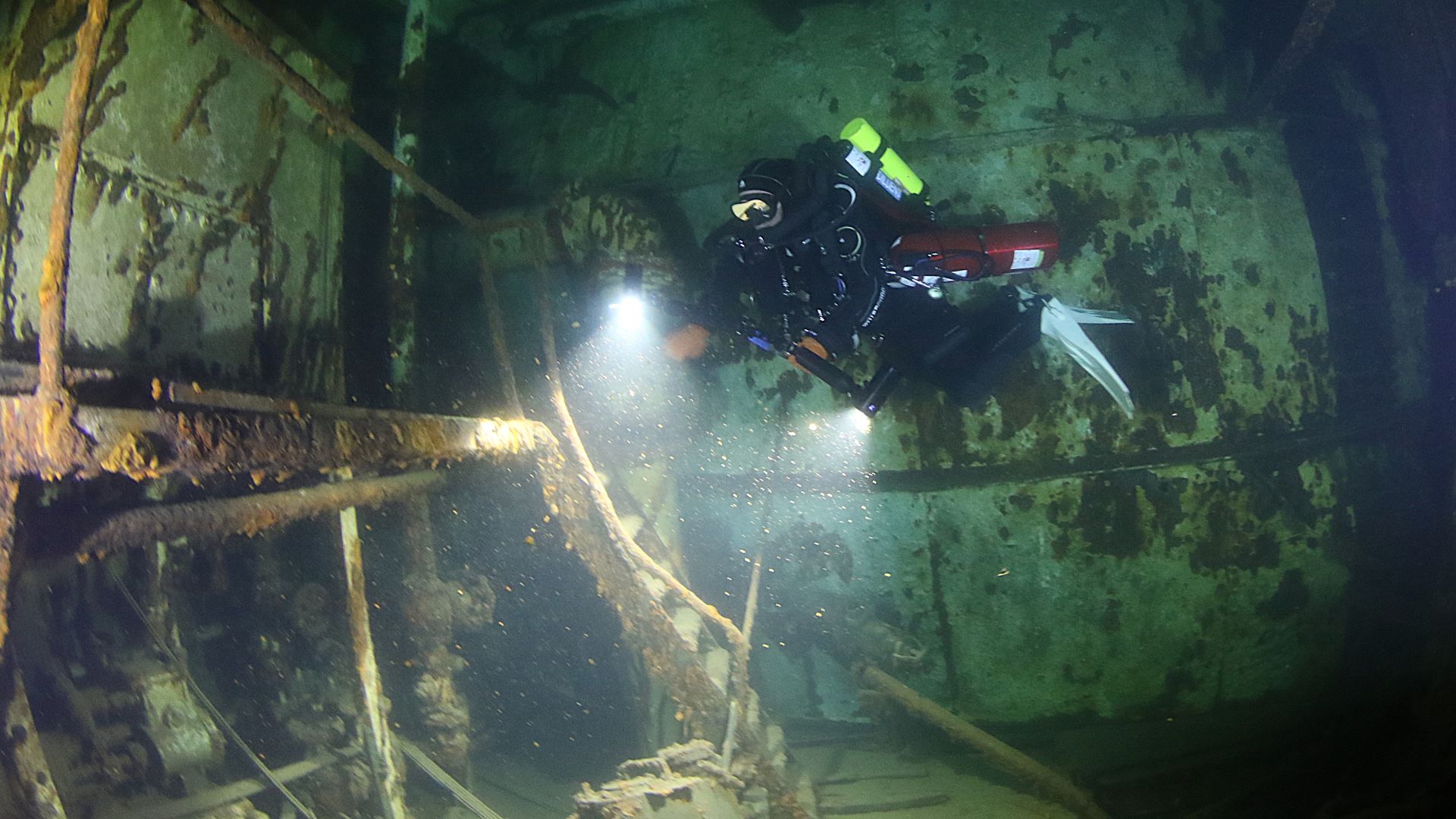 Diver team approaching a wreck calmly