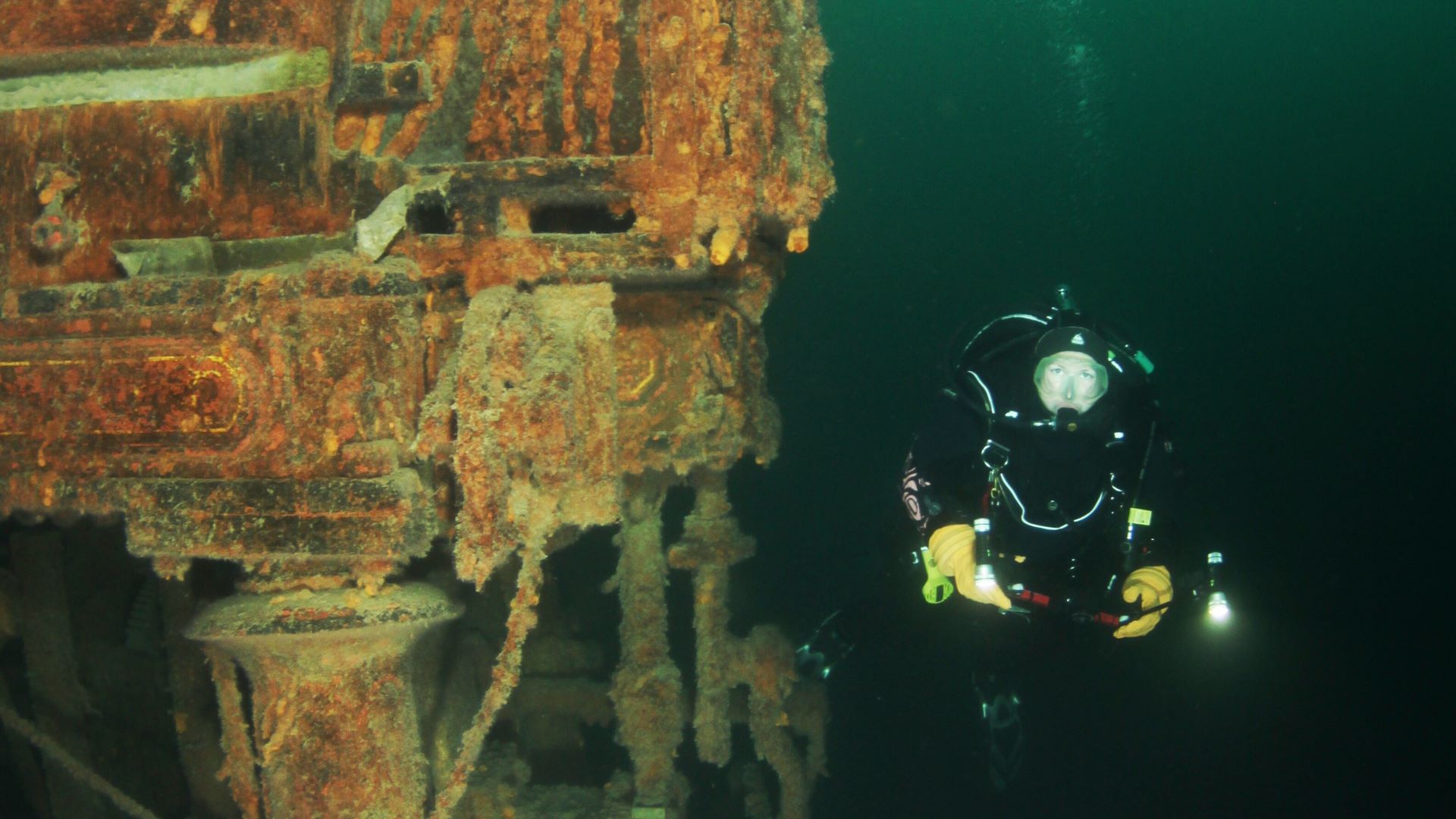 Line work on a wreck dive