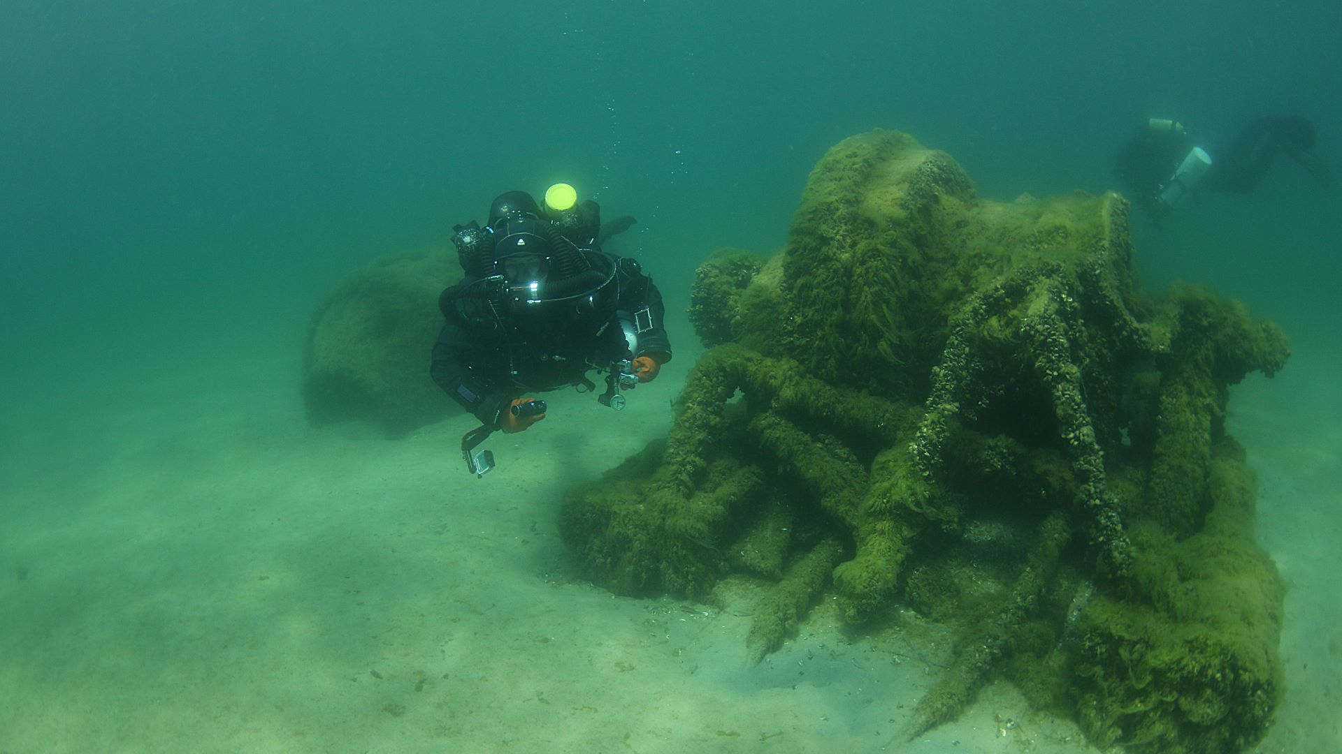 Disciplined movement near wreck structure